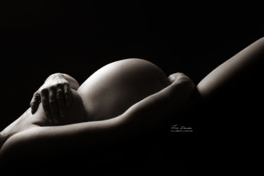 photo grossesse noir et blanc